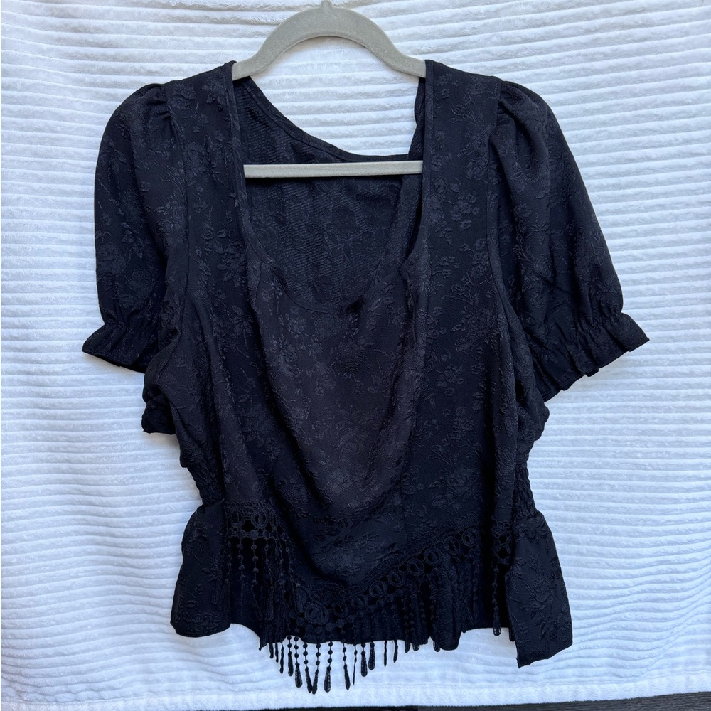 3 for $25 that say ‼️BUNDLE‼️ SHEIN Tassel Crop blouse